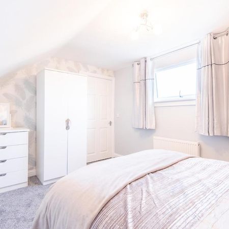 Bright, Fresh, Renovated 3 Bedroom Apartment In The Heart Of Montrose Ангъс Екстериор снимка