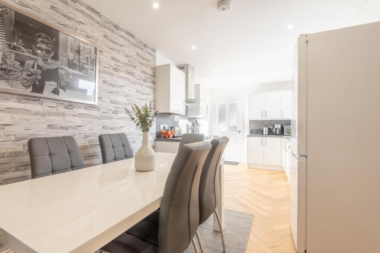 Bright, Fresh, Renovated 3 Bedroom Apartment In The Heart Of Montrose Ангъс Екстериор снимка