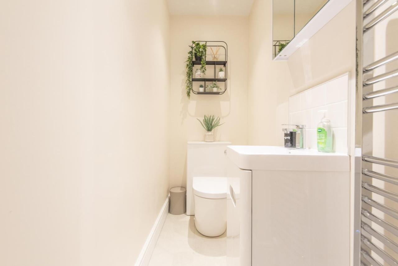 Bright, Fresh, Renovated 3 Bedroom Apartment In The Heart Of Montrose Ангъс Екстериор снимка