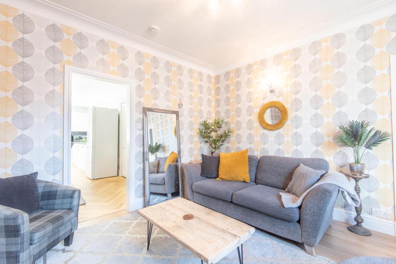 Bright, Fresh, Renovated 3 Bedroom Apartment In The Heart Of Montrose Ангъс Екстериор снимка