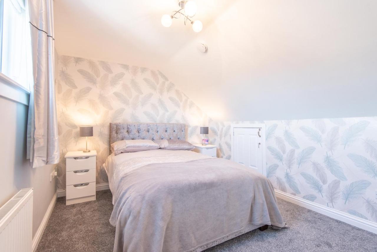Bright, Fresh, Renovated 3 Bedroom Apartment In The Heart Of Montrose Ангъс Екстериор снимка