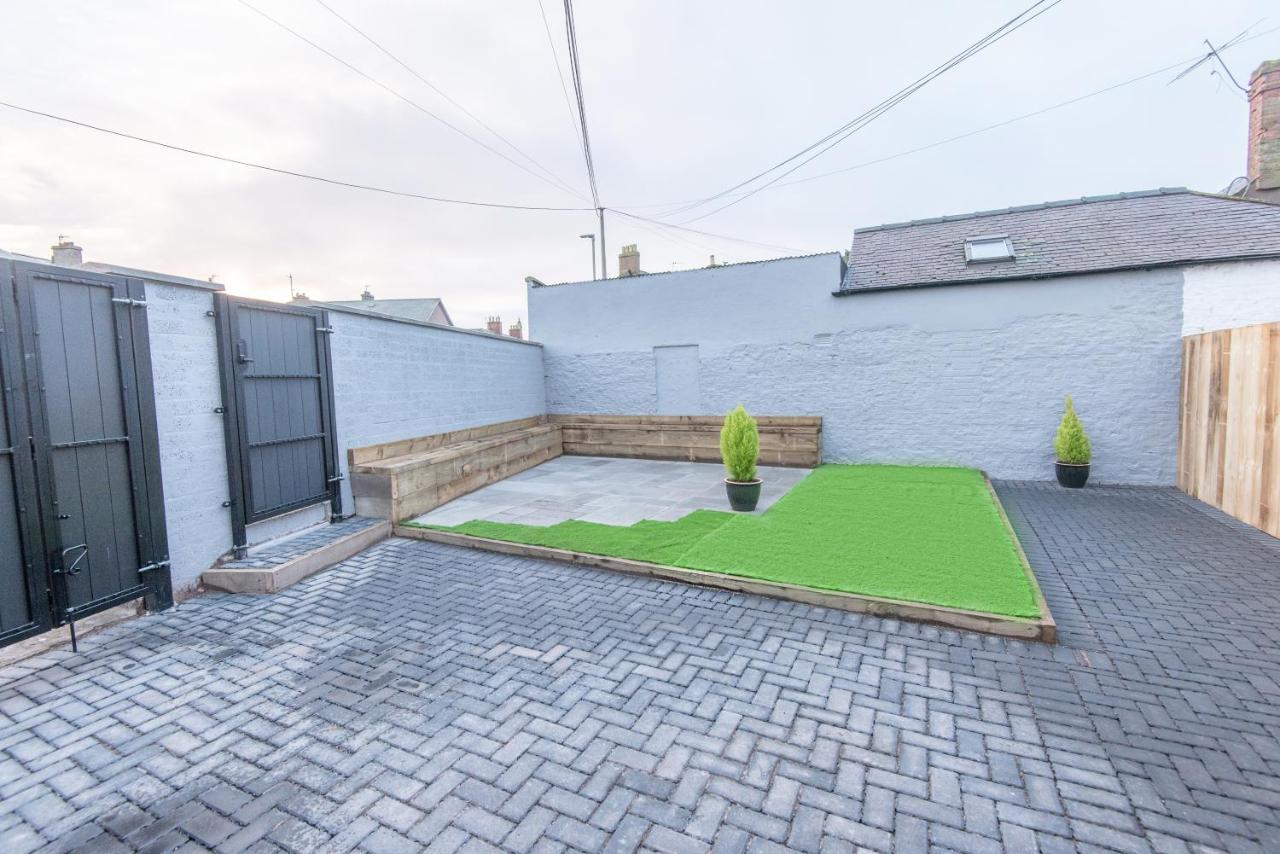 Bright, Fresh, Renovated 3 Bedroom Apartment In The Heart Of Montrose Ангъс Екстериор снимка