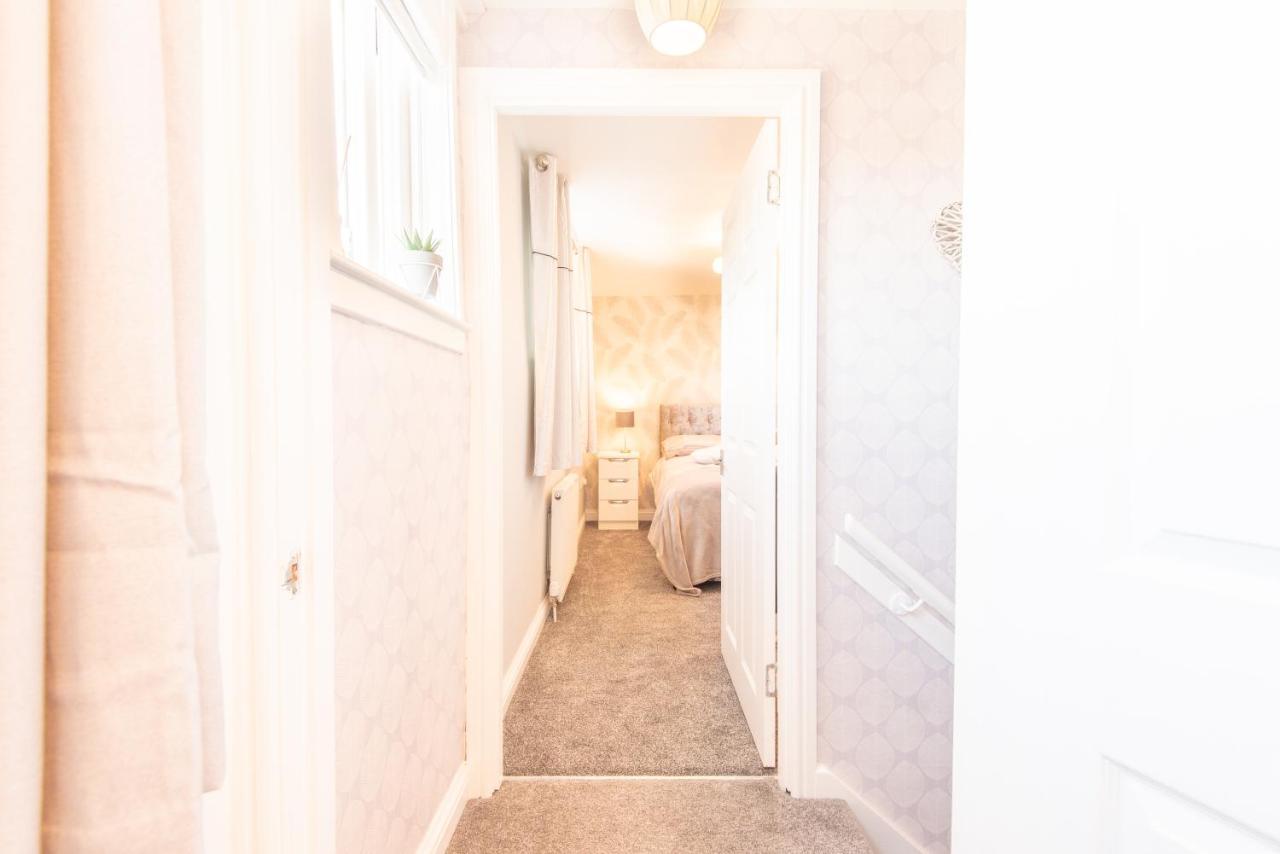 Bright, Fresh, Renovated 3 Bedroom Apartment In The Heart Of Montrose Ангъс Екстериор снимка