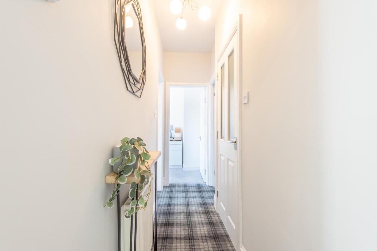 Bright, Fresh, Renovated 3 Bedroom Apartment In The Heart Of Montrose Ангъс Екстериор снимка