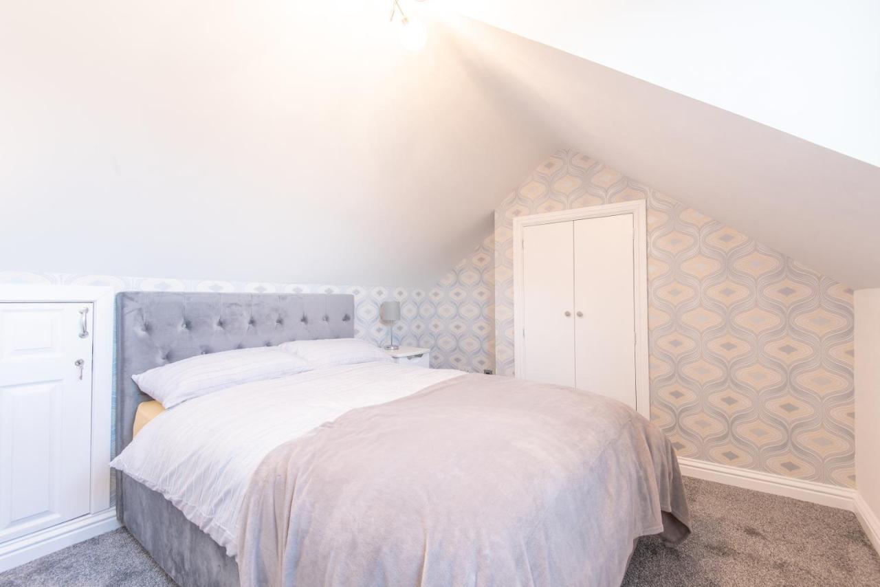Bright, Fresh, Renovated 3 Bedroom Apartment In The Heart Of Montrose Ангъс Екстериор снимка