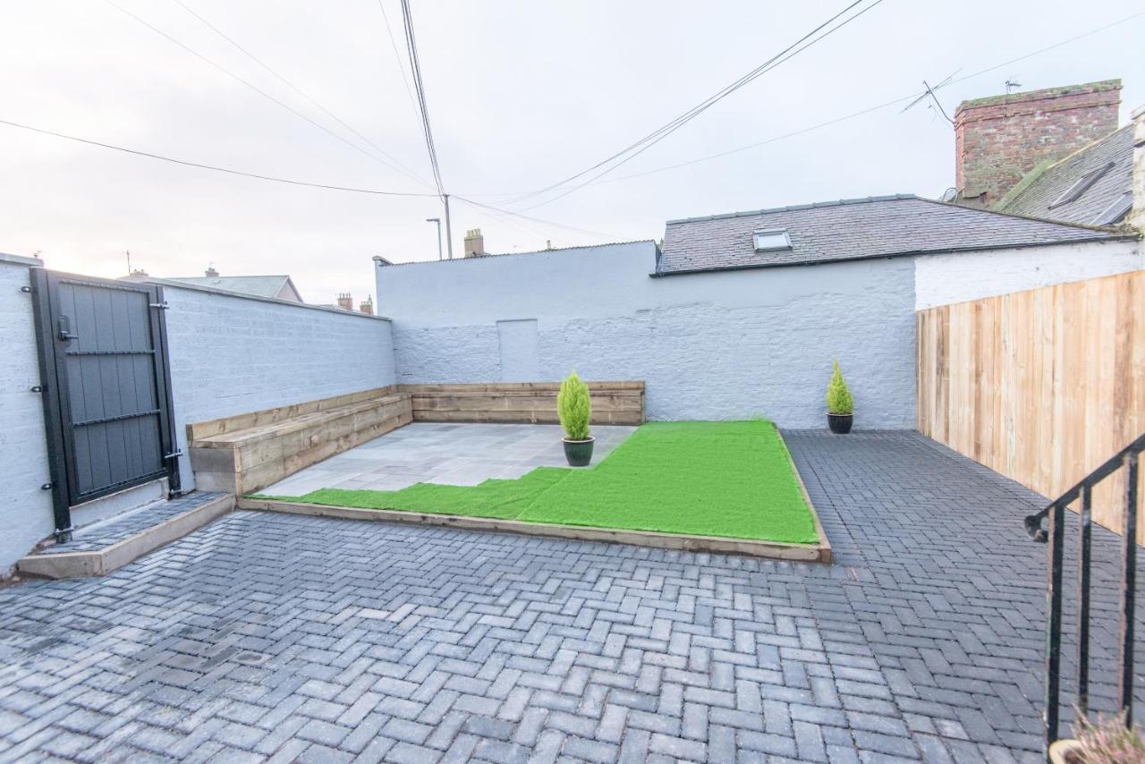 Bright, Fresh, Renovated 3 Bedroom Apartment In The Heart Of Montrose Ангъс Екстериор снимка
