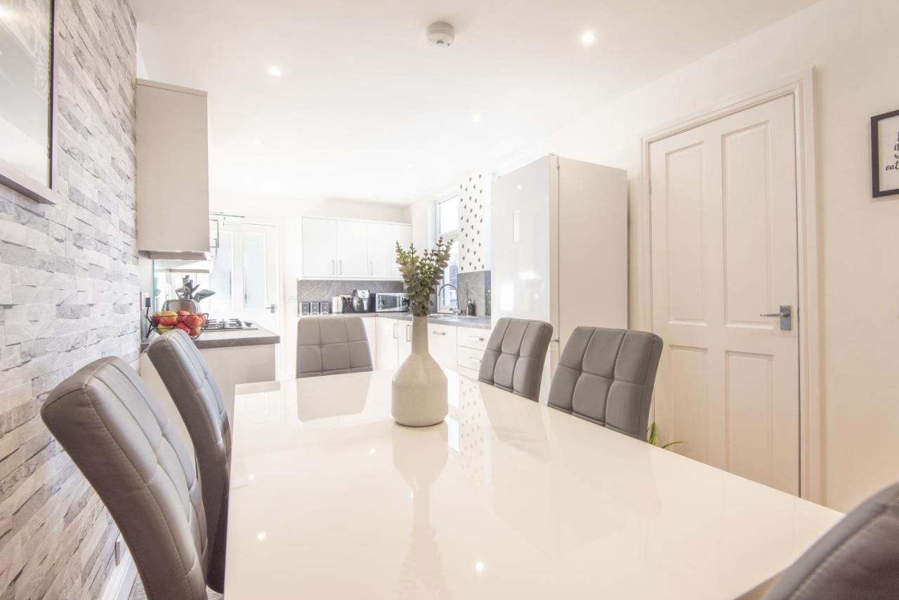 Bright, Fresh, Renovated 3 Bedroom Apartment In The Heart Of Montrose Ангъс Екстериор снимка