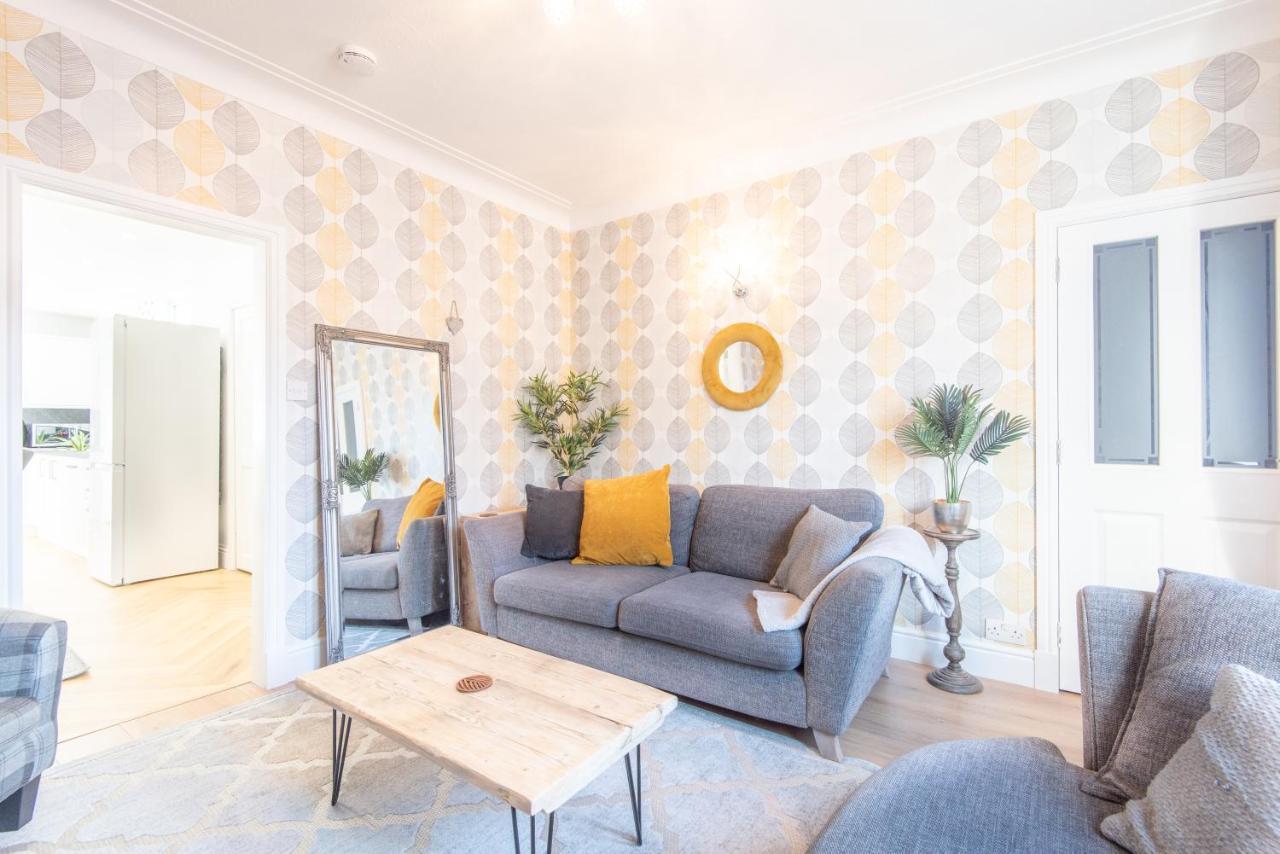Bright, Fresh, Renovated 3 Bedroom Apartment In The Heart Of Montrose Ангъс Екстериор снимка