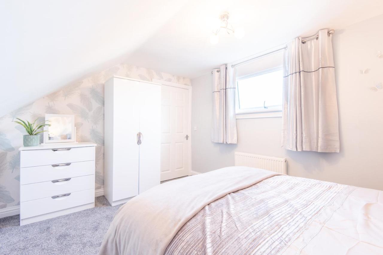 Bright, Fresh, Renovated 3 Bedroom Apartment In The Heart Of Montrose Ангъс Екстериор снимка